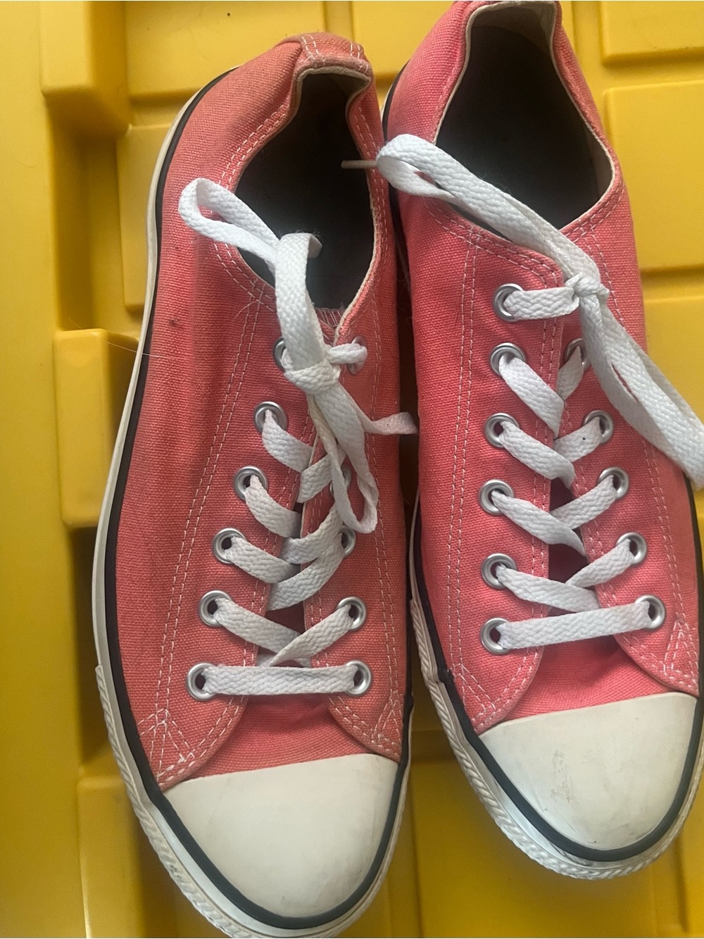 Canvas Converse Chuck Taylor Low-Top Sneakers in Coral Pink with White Laces